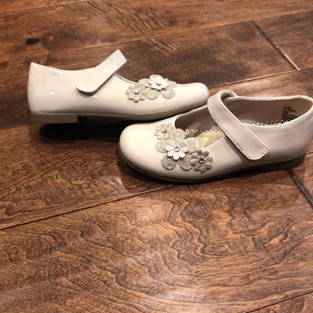 Girls size 10 Flower Girl Shoes Wedding Off White